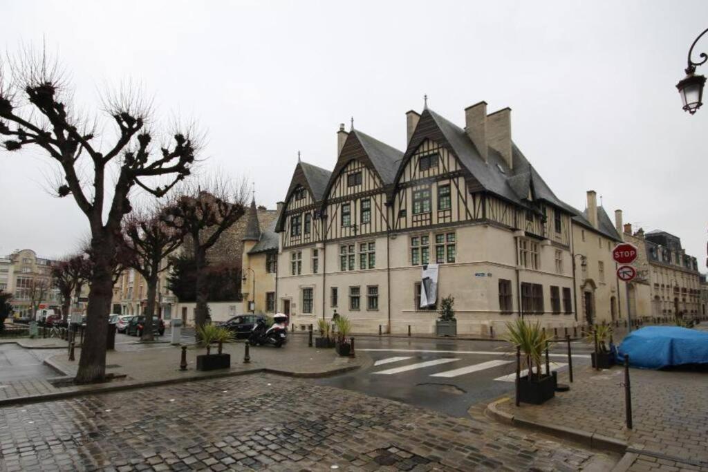 Bulle, Vue Cathedrale Incroyable Reims Exterior foto